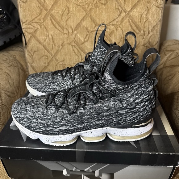 Nike LeBron 15 XV Ashes Basketball Shoes Mens 13 Oreo smoke Equality King Nice!